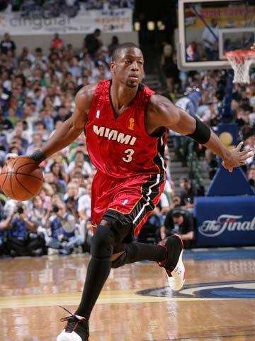 球星又一次成为夜空中最亮的星（球星再度成为夜空里最耀眼的光）