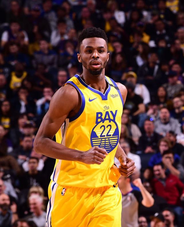 文班亚马：球队近12战9胜令我自豪，这是理想的团队篮球（文班亚马：为球队12战9胜感到自豪，我们打出了理想的团队篮球）