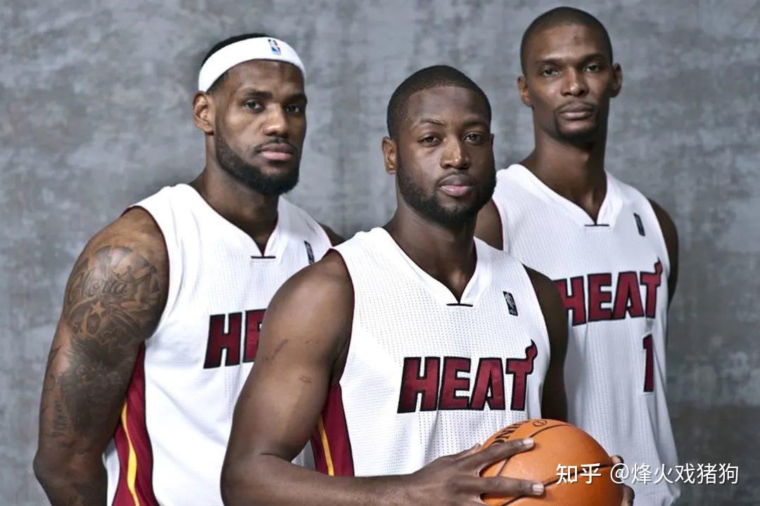 离谱！因内裤颜色与裁判发生争吵，印度球队果阿队长赛前染红（因内裤颜色与裁判争执，印度果阿队长赛前吃到红牌）