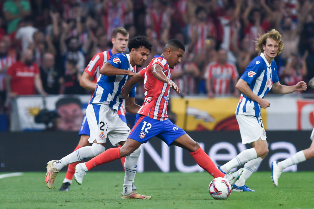 绝对死角，特拉布宗体育中场穆奇小角度任意球直接破门（穆奇小角度任意球直挂死角，特拉布宗体育中场精彩破门）