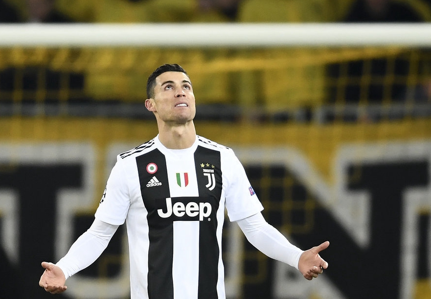 在空中直上直下：福法纳对阵巴萨个人集锦（腾空制霸：福法纳对阵巴萨高光时刻）