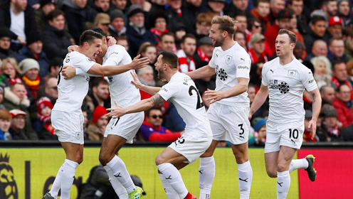 德转统计英超历史戴帽次数前10：阿圭罗12次第1，哈兰德第4（德转盘点英超历史帽子戏法榜前十：阿圭罗12次居首，哈兰德位列第4）