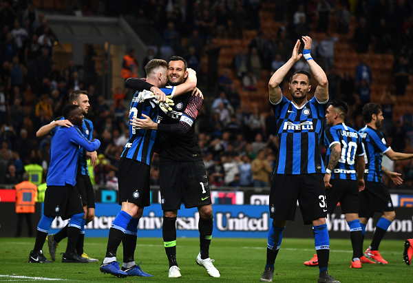 仅向中国球迷致歉！布莱顿删三笘薰与战犯合照 菲律宾：我们呢？（布莱顿删除三笘薰与“战犯”合影仅向中国球迷道歉，菲律宾发声：我们呢？）