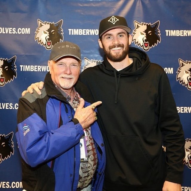 掘金约基奇豪取三双助球队连胜（约基奇砍下三双，助掘金再取连胜）