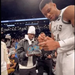 英国机构开狼队新帅赔率：罗杰斯居首，滕哈格紧随其后（英国机构公布狼队新帅赔率：罗杰斯领跑，滕哈格位居次席）