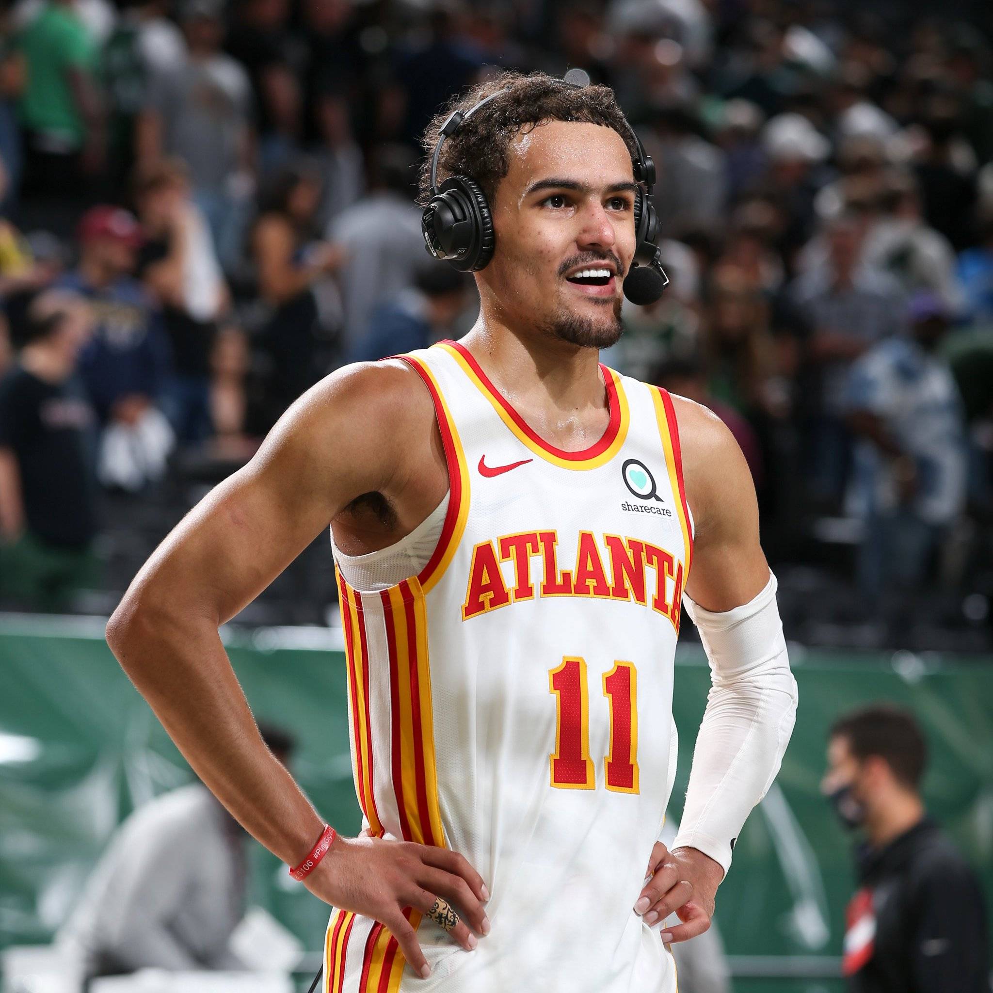 今天是海港足球俱乐部一线队球员武磊的生日，让我们...（武磊生日到来，海港一线队邀你送上祝福）