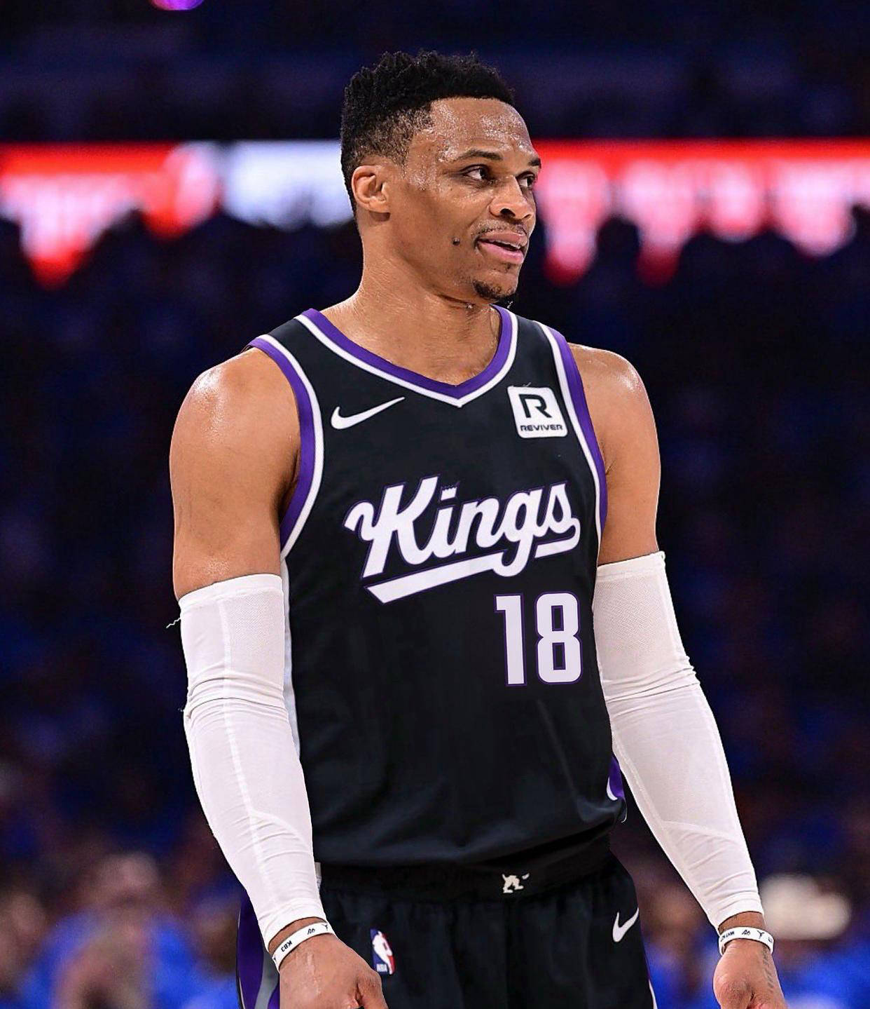 王哲林17分 CBA俱乐部杯上海男篮111-72战胜四川 杜智博23分（CBA俱乐部杯：上海男篮111-72大胜四川，王哲林17分、杜智博23分）